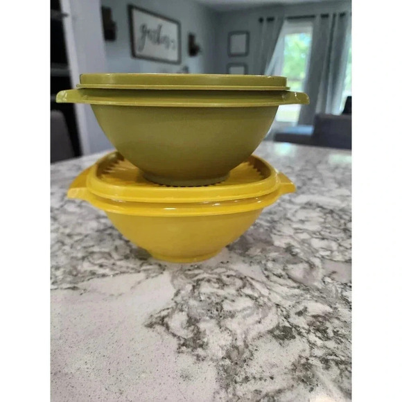 2 Tupperware Containers Green & Yellow Bowls 840-4 With Sunburst Lids Vintage - Picture 1 of 5